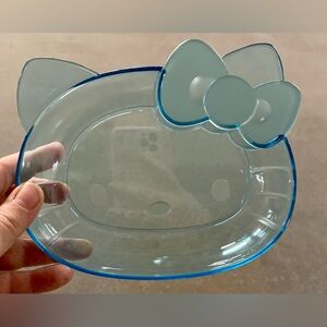 Hello Kitty plastic plates - set of 3!  Great for a snack at home, picnic etc